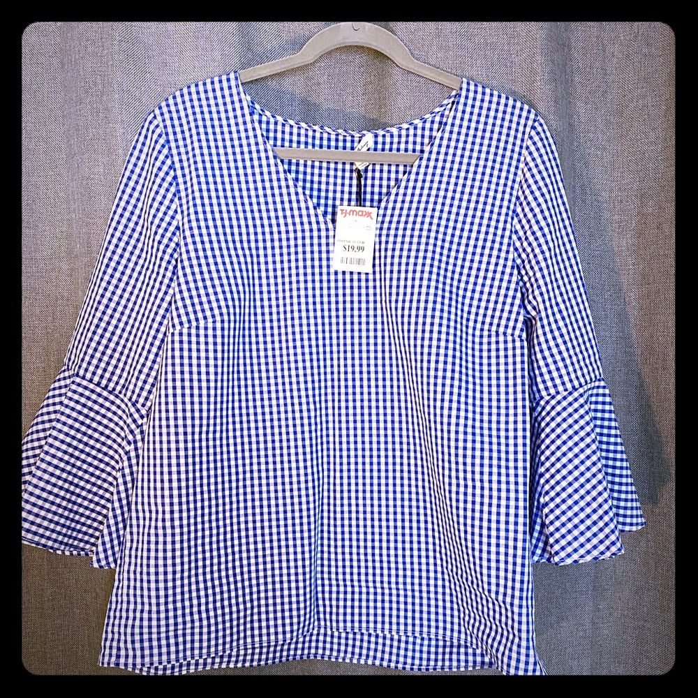 3/4 bell sleeve gingham pattern vneck blouse